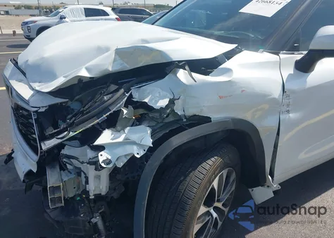 2022 Toyota Highlander Xle z USA, uszkodzony, nr VIN 5TDGZRAH4NS540954